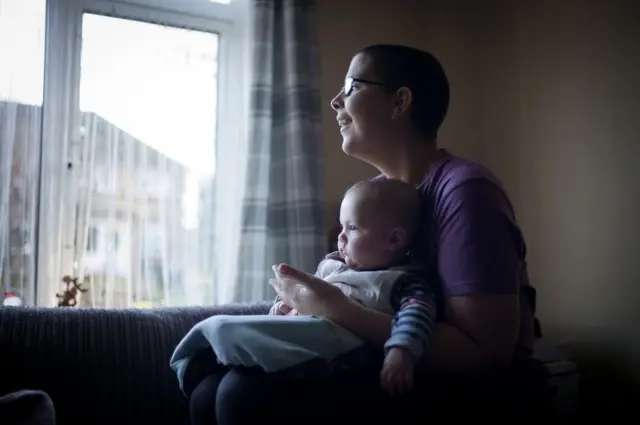 "Quería compartir mi historia para que otras mujeres supieran que si una está embarazada y tiene cáncer de mamas, tanto una como el bebé pueden estar bien".