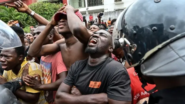 Les fans de Dj Arafat en pleurs après la disparition de la star du "coupé-décalé"