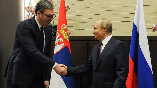 Vladimir Putin (desno) i Aleksandar Vučić (levo)