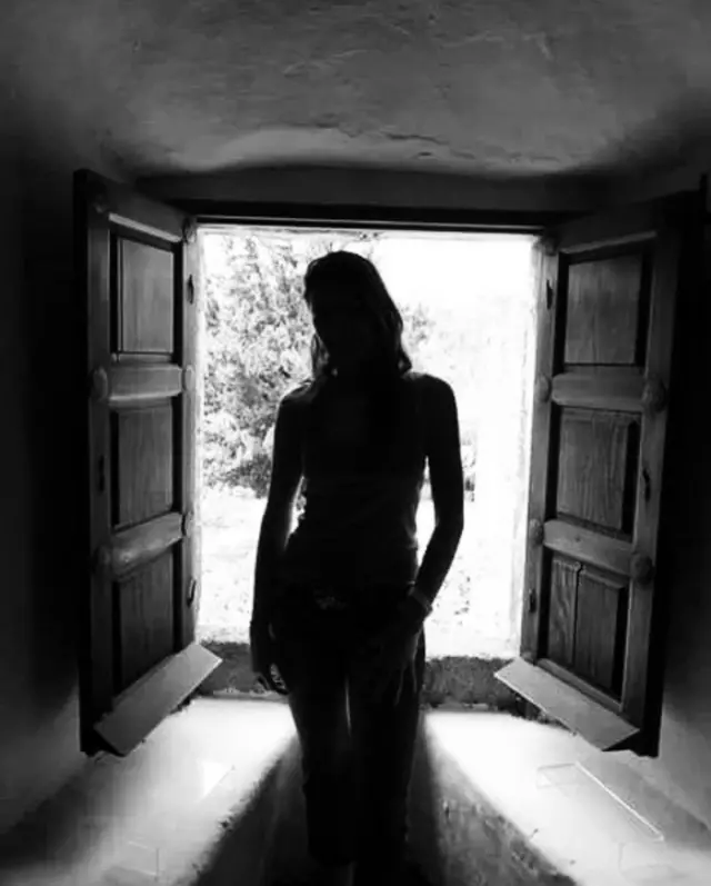 Mujer en una ventana