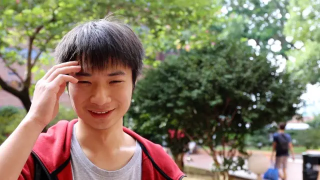 这位大陆学生说,对于十九大不太关心。