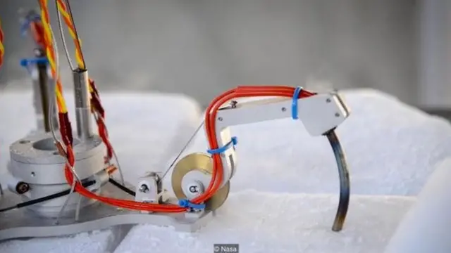 बर्फ़ में काम करने वाले रोबोट बनाने होंगे