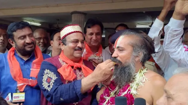 2019ની રથયાત્રા અગાઉ મહંત દિલિપદાસજી સાથે બદરુદ્દીન શેખ