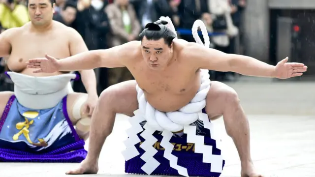 å¼•é€€ã‚’è¡¨æ˜Žã—ãŸæ¨ªç¶±æ—¥é¦¬å¯Œå£«ï¼ˆå†™çœŸã¯2014å¹´æ’®å½±ï¼‰