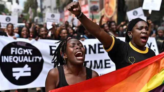 I Nairobi muri Kenya, abantu bakoze imyigaragambyo ku munsi mpuzamahanga wo kurandura ubukene.