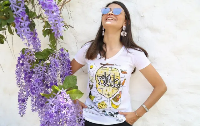 Joven con camiseta de Galeano.