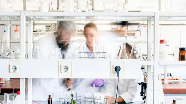 Investigadores en el laboratorio