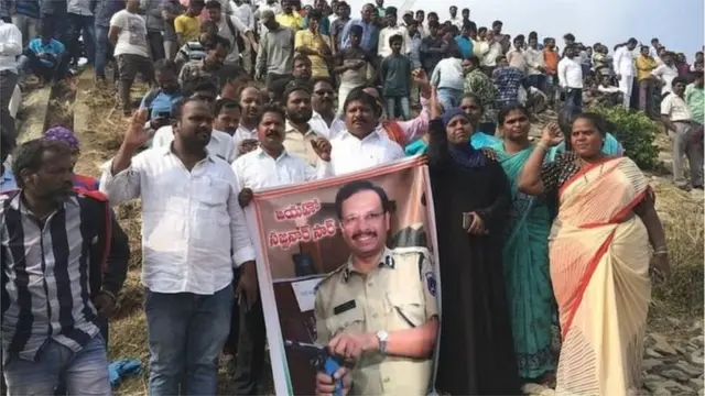 హైదరాబాద్ ఎన్‌కౌంటర్‌కు మద్దతుగా ప్రజల ప్రదర్శన