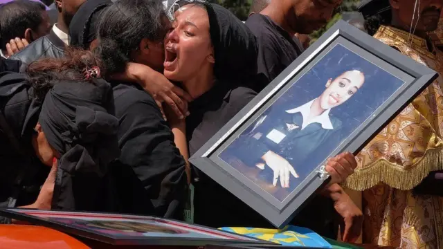 إحدى قريبات ضحايا حادث الطائرة