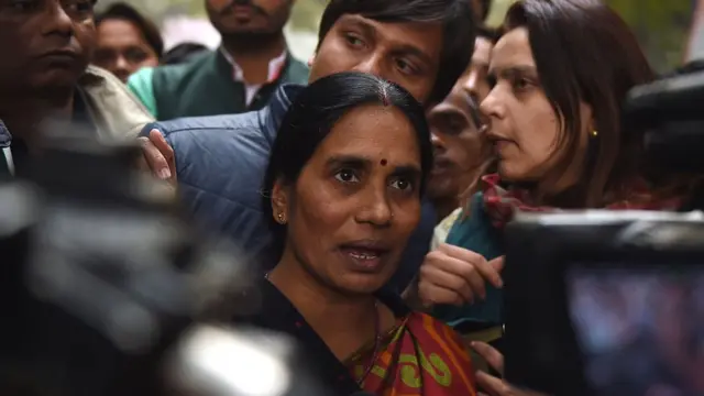 निर्भया की मां