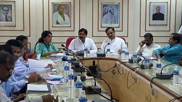 दिवाकर रावते आणि रवींद्र वायकर