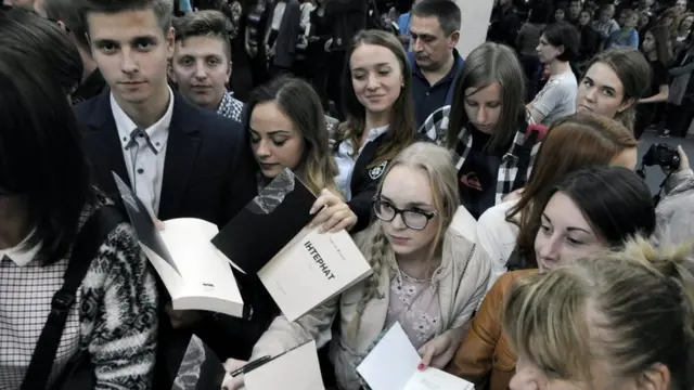 Балаководағы жалаңаш қыздардың суреттері Мағынасы бар эротикалық фильмдер