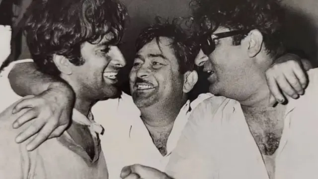 राज कपूर यांच्यासोबत शशी कपूर आणि शम्मी कपूर