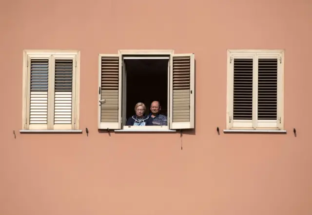 تا کنون بیش از ۱۰هزار مرگ در ارتباط با بیماری کووید-۱۹ در ایتالیا گزارش شده