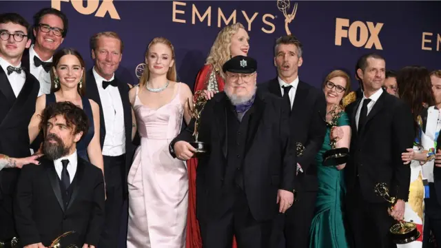 Dàn diễn viên Game of Thrones nhận giải ở Lễ trao giải Điện ảnh Emmys tại Los Angeles tháng 9/2019