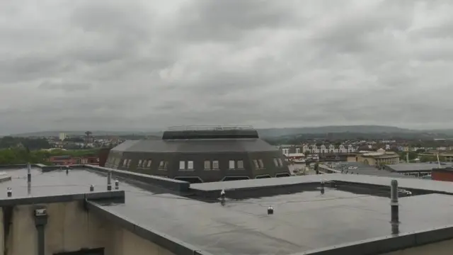 ব্রিস্টলে আজ প্রায় সারা দিনই ছিল মেঘলা আকাশ আর বৃষ্টি