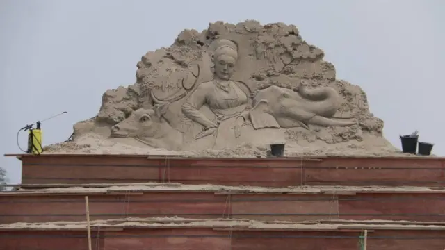 ချင်းတွင်းမြစ်ကမ်းမှာ သဲပန်းပုပွဲတော်အပါအဝင် စည်ကားသိုက်မြိုက်စွာကျင်းပလေ့ရှိတဲ့ ချင်းတွင်းသင်္ကြန်ပွဲကို ဒီနှစ်မကျင်းပတော့