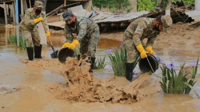 Ёрдам ва қутқариш ишлари давом этмоқда
