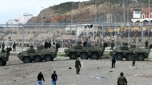 Ciidamada Spain ayaa tahriibeyaasha ka celiya xadka Ceuta