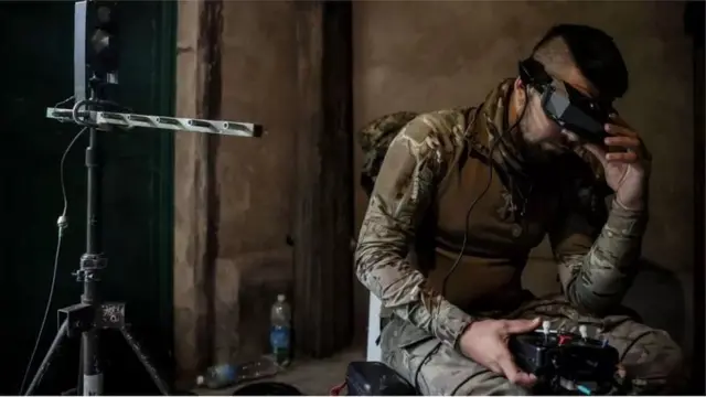 L'Ukraine utilise activement des drones FPV, mais la Russie en possède encore plus, selon des analystes occidentaux.