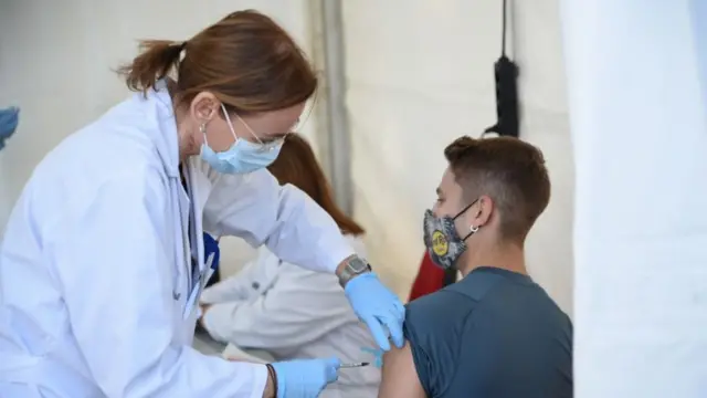 Punto de vacunación en Valencia, España