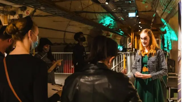 igrači u Muzeju pošte u Londonu