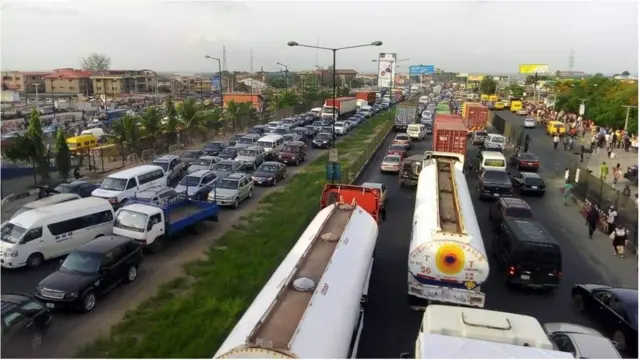 Àwọn ọkọ̀ ńlá dí ọ̀nà mọ́rosẹ̀ Apapa-Oshodi pa