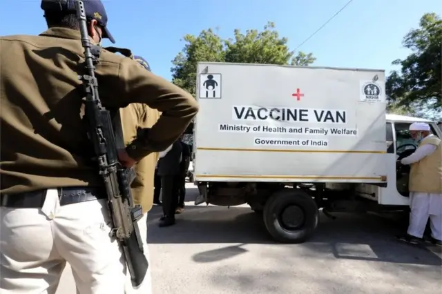 میلیون‌ها دوز از دو واکسن تایید شده در هند به نقاط مختلف این کشور ارسال شده و آماده تزریق از صبح شنبه ۱۶ ژانویه است