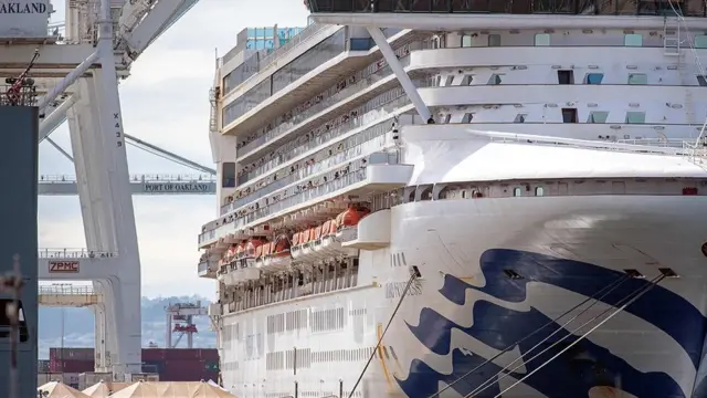 கொரோனா வைரஸ்: 3890 மரணங்கள், அவசர நிலை, தனிமைப்படுத்திக் கொண்ட பிரதமர் - 10 தகவல்கள்