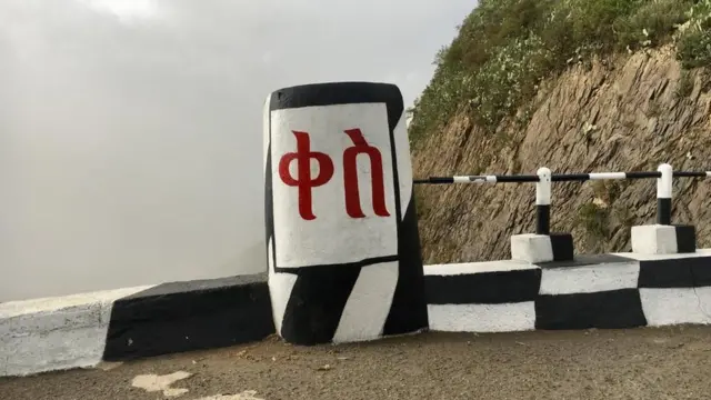 መራሕቲ መኻይን ቅልጣፈ ክንክዩ ካብ ዝግበኦም ቦታታት ሓደ፡ ኣብ መጥወይ ምዃኑ ተደጋጊሙ ይዝረብ። ኣብ መጣወዪ እሞ ድማ ኣብ ቢንቶ ኣብ ዝፍጠር ናህሪ ብዙሕ ሓደጋ ይወርድ። ህይወት ሰብ ንኸንቱ ይጠፍእ። ኣብ ቅድሜኻ “ቀስ” ዝብል ጽሑፍ ደሚቑ እንትረአየካ ክትሃድእ ናይ ግድን እዩ።