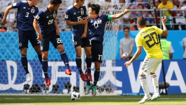 Juan Quintero akiachia mkwaju mkali wa adhabu ndogo dhidi ya Japan