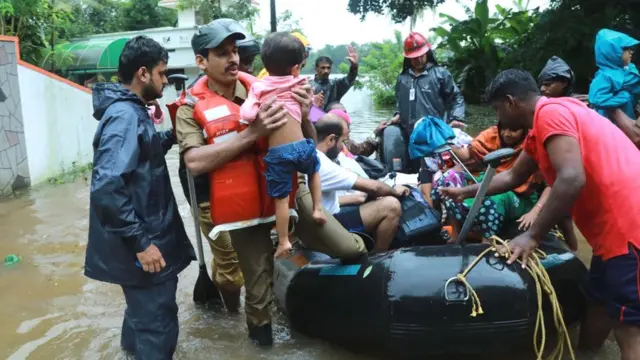 केरल में बाढ़, KeralaFloods2018, KeralaFloods, KeralaFlood, Kerala Floods, Kerala Floods 2018, केरल, बाढ़