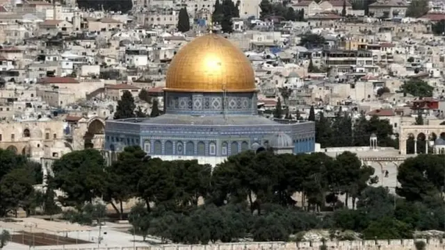 అల్ అక్సా మసీదులో ప్రవేశంపై ఆంక్షలు విధించారు