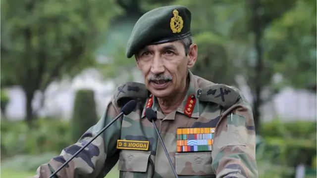 పుల్వామా అధికారులు