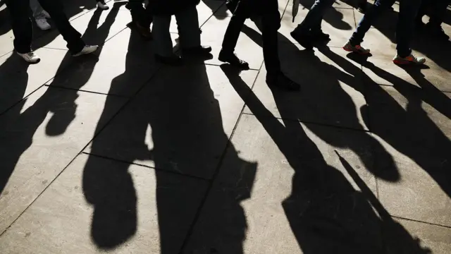 тень, прохожие, Нью-Йорк