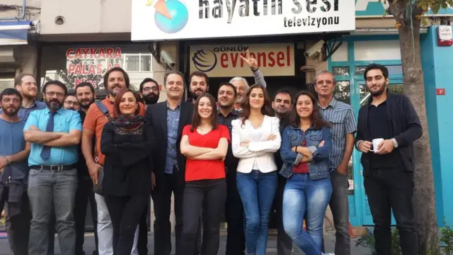 Hayatın Sesi televizyonu çalışanları