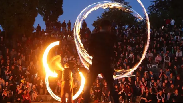 Hətta hər şəyə imkan verildiyi Berlin şəhərinin də nizamsızlığa nə vaxt imkan verildiyinə dair öz yazılmamış qaydaları var