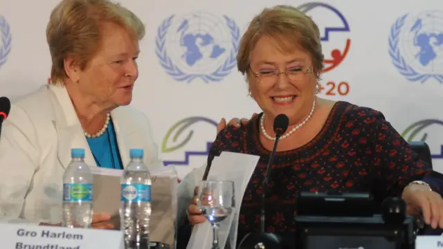 La ex primera ministra de Noruega, Gro Harlem Brundtland (a la izquierda de la foto), aquí con la presidenta de Chile, Michelle Bachelet, en una reunión de la ONU de 2013.