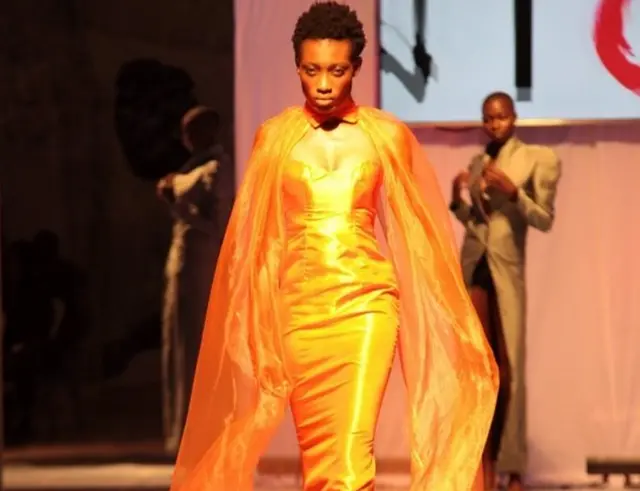 Ndị a na-eji egosi ejiji gosipụtara ekike Mark Johnson mere n'izu eyimeeyi nke Accra, Ghana, n'ụbọchị 31 nke Maachị, 2018.