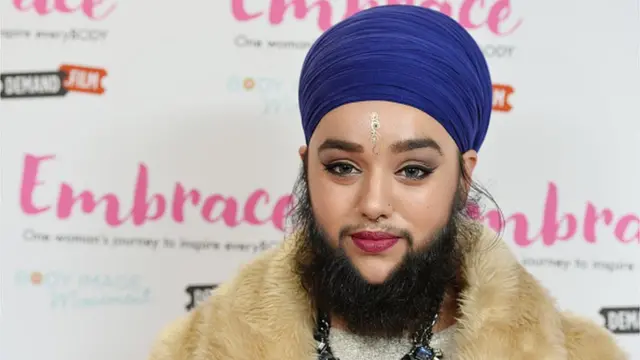 Harnaam Kaur tại một buổi công chiếu phim ở London