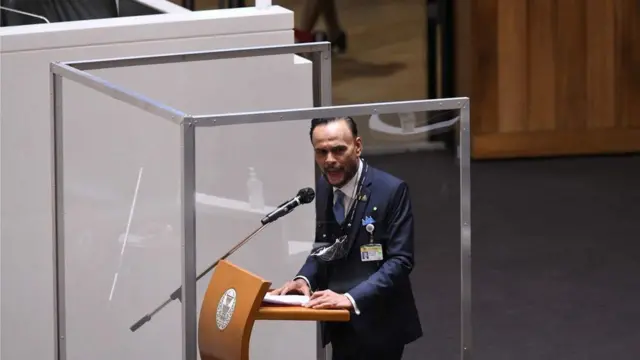 นายชาดา ไทยเศรษฐ์ ผู้เปิดอภิปรายแสดงความไม่พอใจการตัดงบของกระทรวงสาธารณสุข