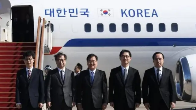 Chung Eui-yong (centre) and Suh Hoon (second left) are among the delegates going to North Korea