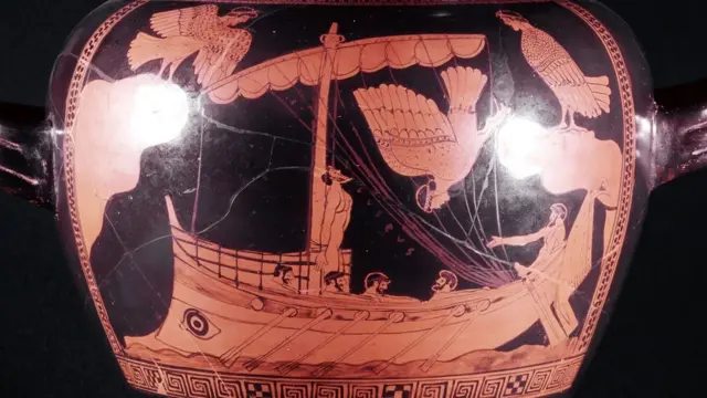 Ваза з кораблем