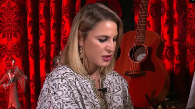 دانة أثناء العزف