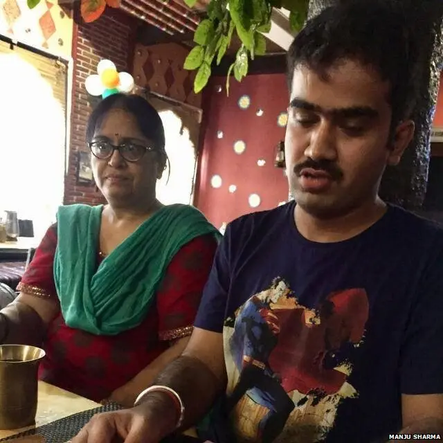 विक्रांत और उनकी मां मंजू शर्मा