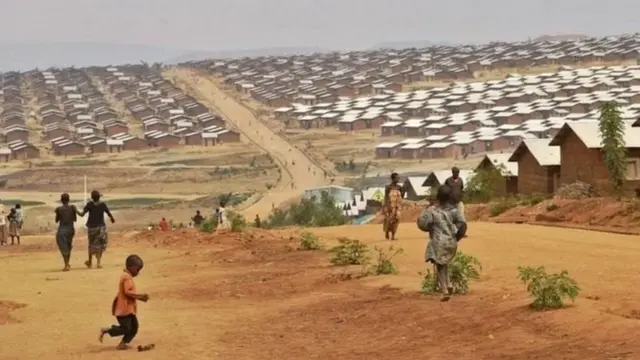 Kuna wakimbizi takriban 60,000 wa Burundi nchini Rwanda, kulingana naShirika la wakimbizi la Umoja wa Mataifa -UNHCR