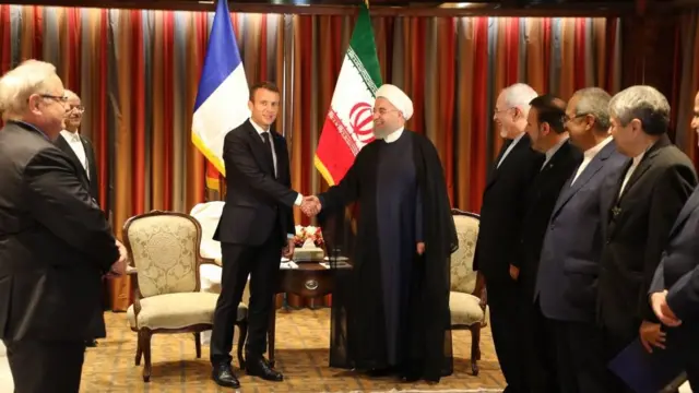 روحانی - مکرون