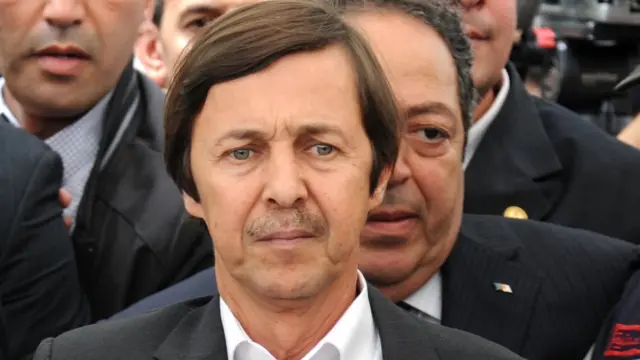 Certains pensent que le frère de M. Bouteflika prend des décisions à la place du président.