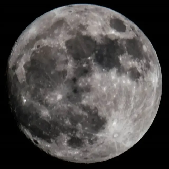 Снимок Луны из Дубая