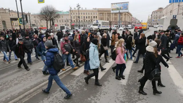 люди в центре Санкт-Петербурга
